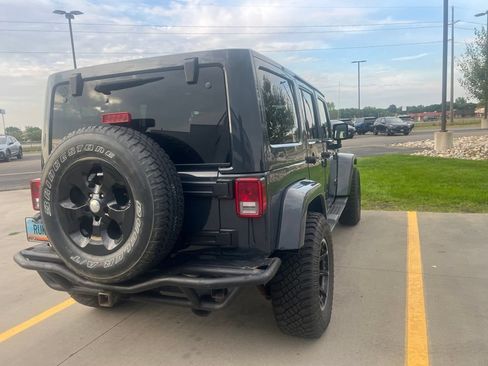 Used 2016 Jeep Wrangler Unlimited Sahara w/ Connectivity Group AWD/4WD image 15