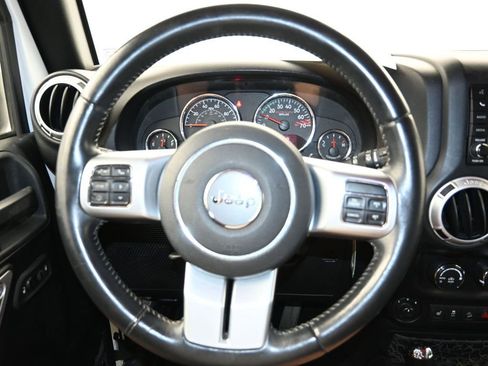 Used 2016 Jeep Wrangler Unlimited Rubicon image 14