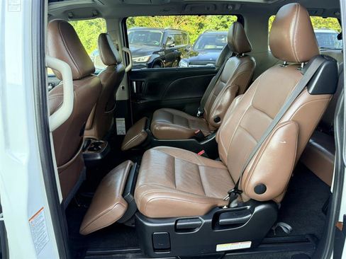 Used 2015 Toyota Sienna Limited Premium FWD image 22