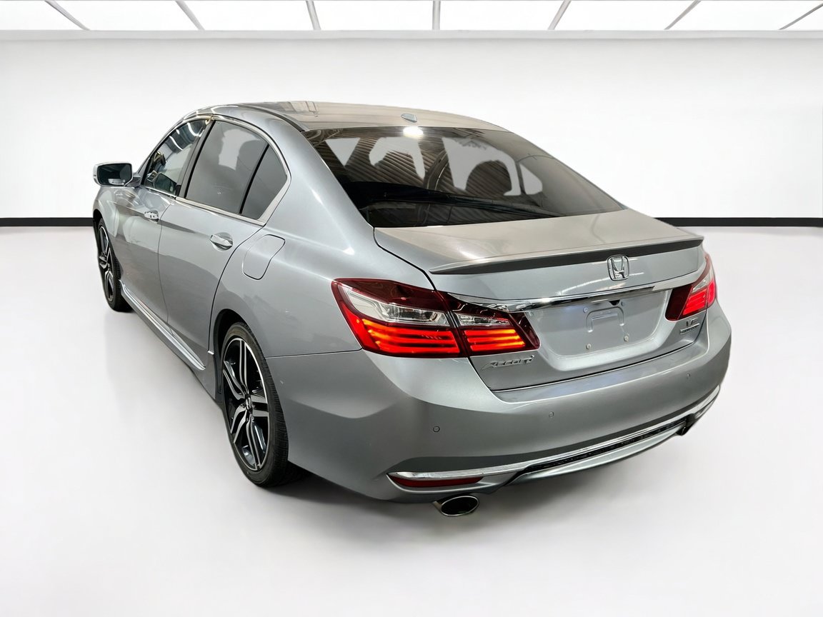 Used 2017 Honda Accord Touring image 6