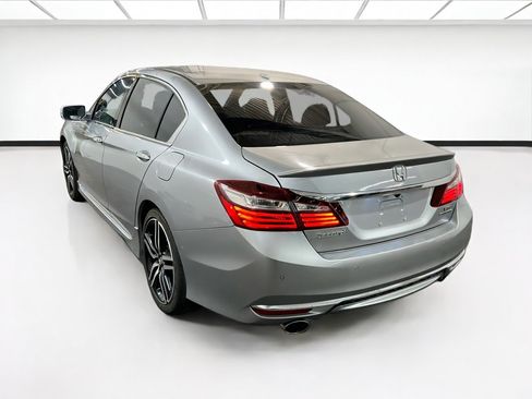Used 2017 Honda Accord Touring image 6