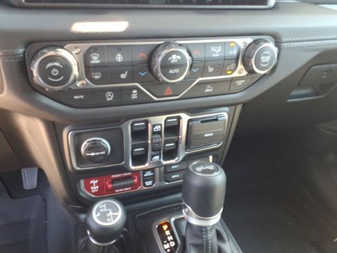 New 2026 Jeep Wrangler Unlimited Rubicon AWD/4WD image 14
