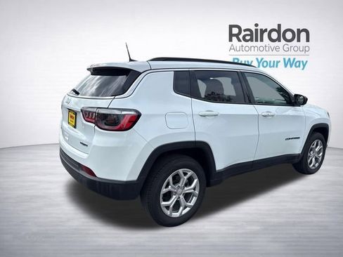 Used 2024 Jeep Compass Latitude AWD/4WD image 9
