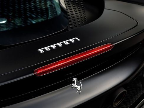 Used 2022 Ferrari SF90 Spider image 42