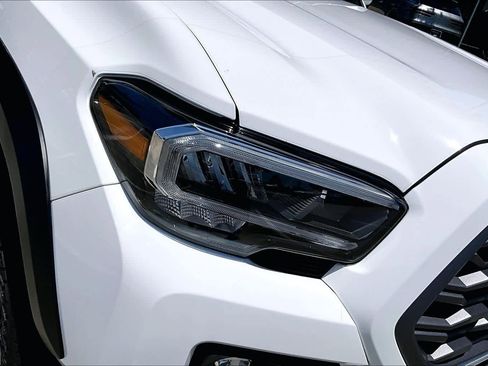 Used 2022 Toyota Tacoma TRD Off-Road AWD/4WD image 26