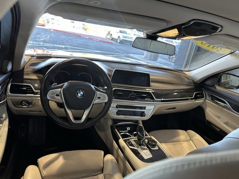Used 2016 BMW 740i image 8