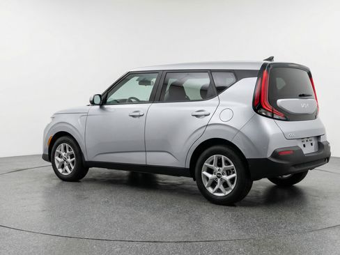 Used 2025 Kia Soul LX w/ LX Technology Package image 6
