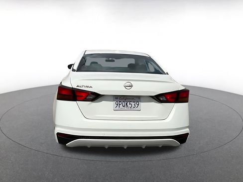 Used 2025 Nissan Altima 2.5 SV FWD image 12