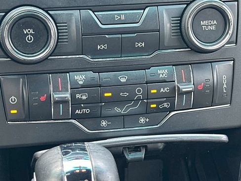 Used 2019 Ford Explorer XLT w/ Equipment Group 202A AWD/4WD image 5
