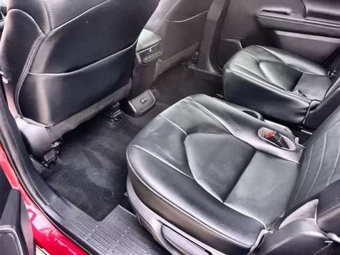 Used 2021 Toyota Highlander XLE image 33