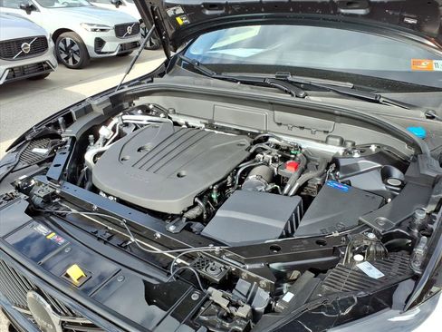 Certified 2026 Volvo XC60 B5 Plus w/ Climate Package image 9