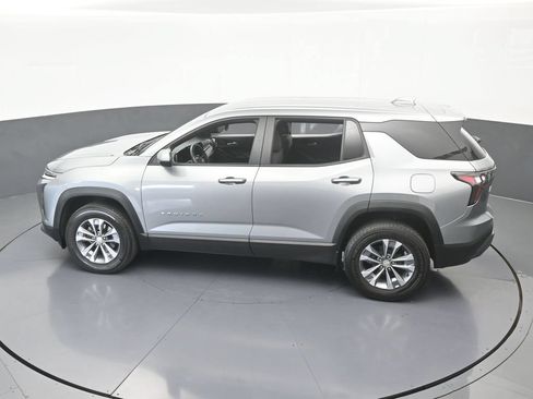 Used 2026 Chevrolet Equinox LT FWD image 45