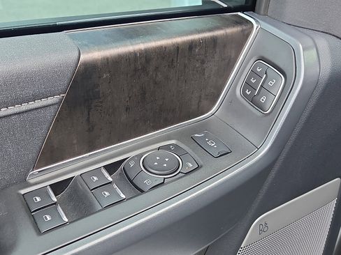 Used 2023 Ford F250 Lariat w/ Black Appearance Package image 13