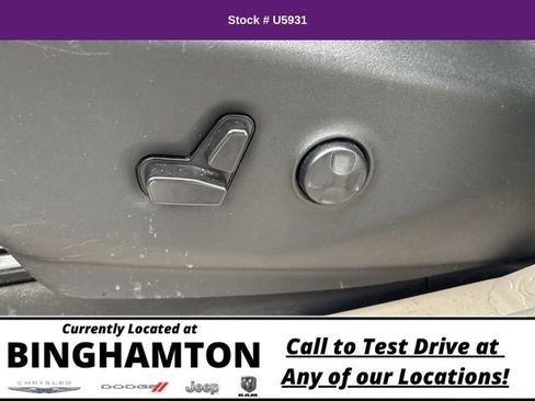 Used 2023 Chrysler Pacifica Limited image 10