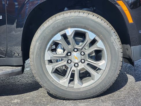 New 2026 Chevrolet Suburban LT image 6