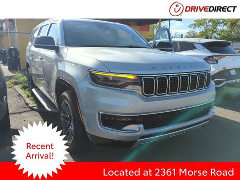 Used 2024 Jeep Wagoneer L Series II w/ Flexible Seating Group AWD/4WD image 1