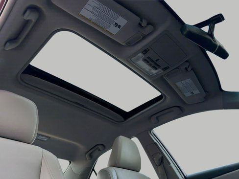 Used 2015 Toyota Camry XLE w/ Moonroof Package FWD image 18
