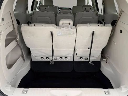 Used 2019 Chrysler Pacifica Touring-L FWD image 21