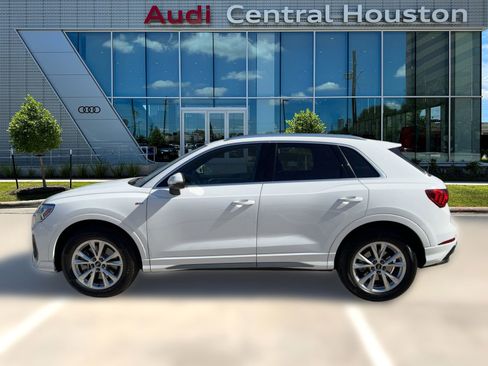 Certified 2025 Audi Q3 2.0T Premium w/ Convenience Package image 2