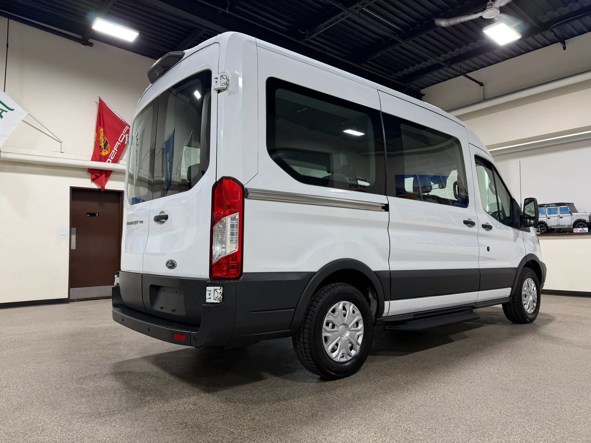 Used 2018 Ford Transit 150 XL RWD image 5