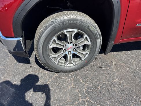 New 2026 GMC Sierra 1500 SLT image 11