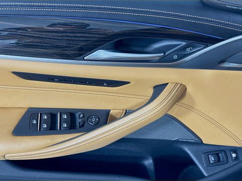 Used 2020 BMW 530e xDrive image 11