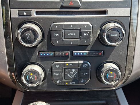 Used 2017 Ford Expedition Limited AWD/4WD image 16