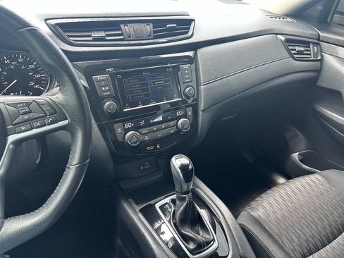 Used 2020 Nissan Rogue SV FWD image 16