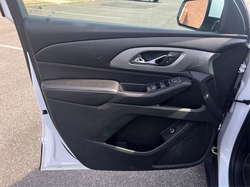 Used 2018 Chevrolet Traverse LT image 22