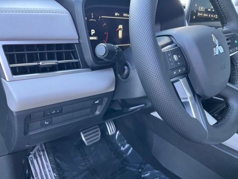 New 2025 Mitsubishi Outlander AWD image 12