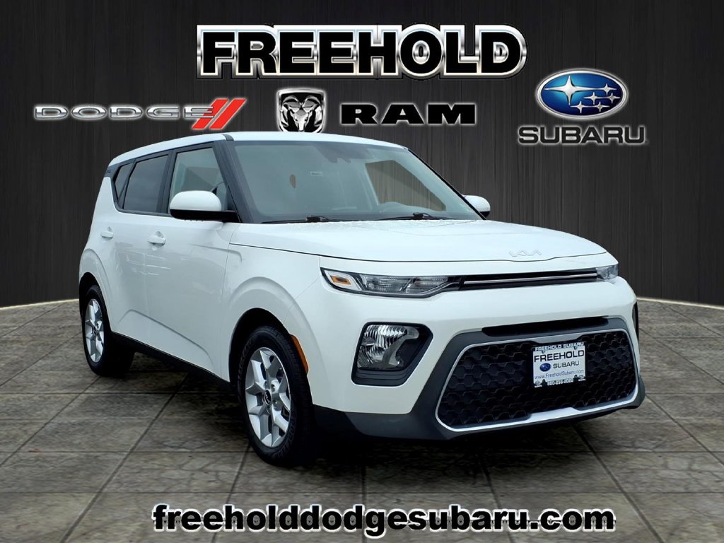 Used 2022 Kia Soul LX w/ Technology Package FWD image 1