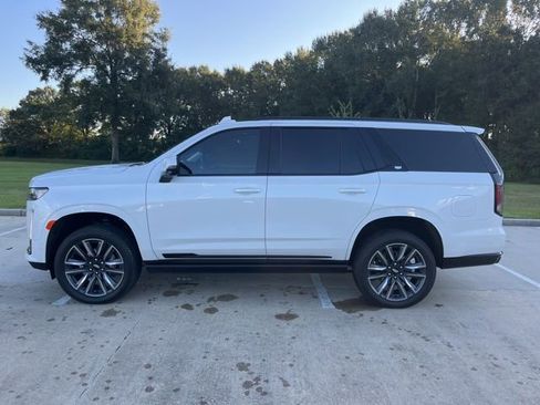 Certified 2024 Cadillac Escalade Sport Platinum w/ Heavy-Duty Trailer Package image 3