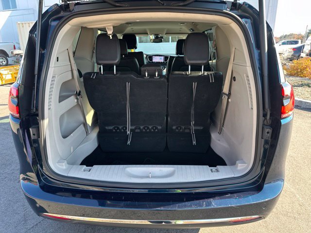 Used 2024 Chrysler Pacifica Touring-L FWD image 15