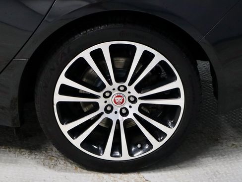 Used 2020 Jaguar XF Prestige image 18