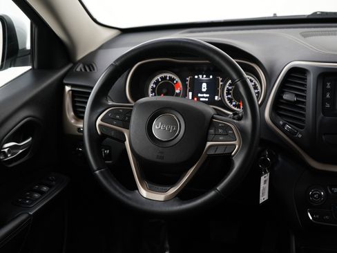 Used 2016 Jeep Cherokee Latitude AWD/4WD image 14