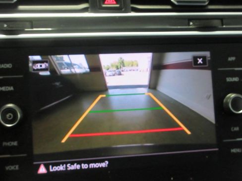 Used 2021 Volkswagen Tiguan SE AWD/4WD image 26