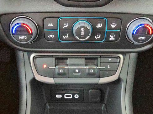 Used 2023 GMC Terrain AT4 image 29