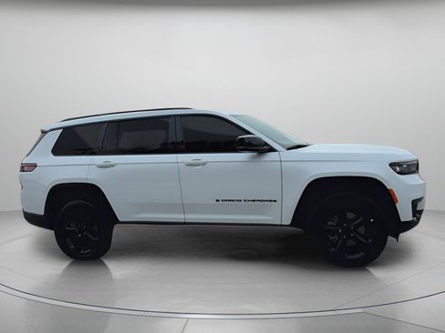 Used 2025 Jeep Grand Cherokee L Laredo image 33