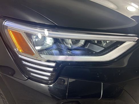 Used 2024 Audi Q8 e-tron Premium Plus w/ Premium Plus Package image 35