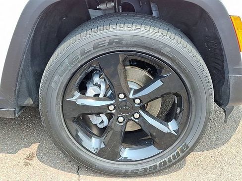 Used 2023 Jeep Grand Cherokee Altitude AWD/4WD image 8