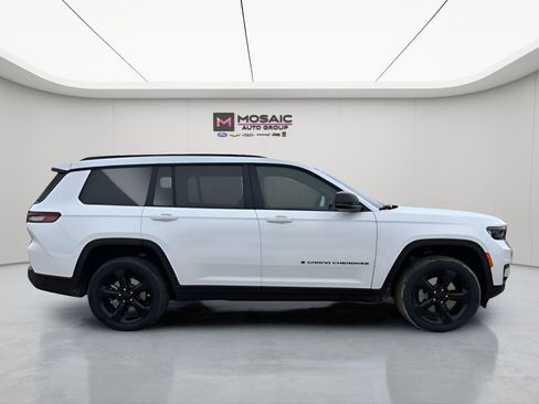 New 2025 Jeep Grand Cherokee L Altitude image 2