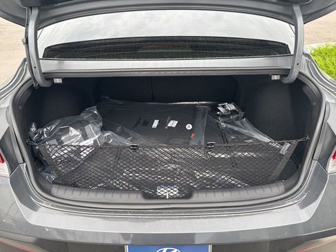 New 2025 Hyundai Elantra Limited image 8