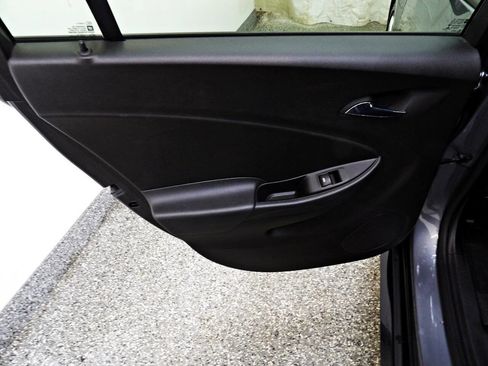 Used 2018 Chevrolet Volt LT w/ Comfort Package image 9