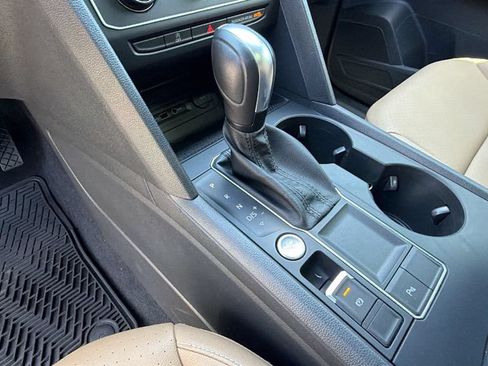Used 2020 Volkswagen Atlas Cross Sport SE w/ Panoramic Sunroof Package FWD image 25