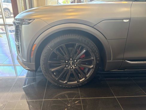 New 2026 Cadillac Lyriq V AWD/4WD image 10