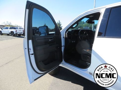 Used 2025 GMC Sierra 2500 AT4 AWD/4WD image 21