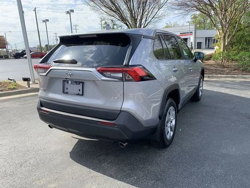 Used 2022 Toyota RAV4 LE image 8
