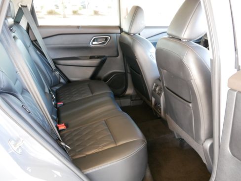 Used 2022 Nissan Rogue Platinum w/ Head-Up Display Package image 16