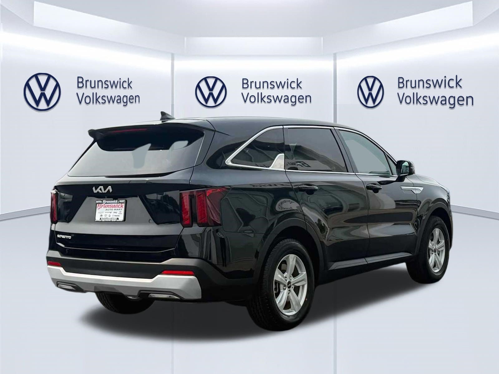 Used 2025 Kia Sorento LX FWD image 4