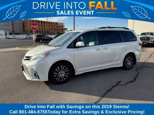 Used 2019 Toyota Sienna XLE Premium FWD image 1